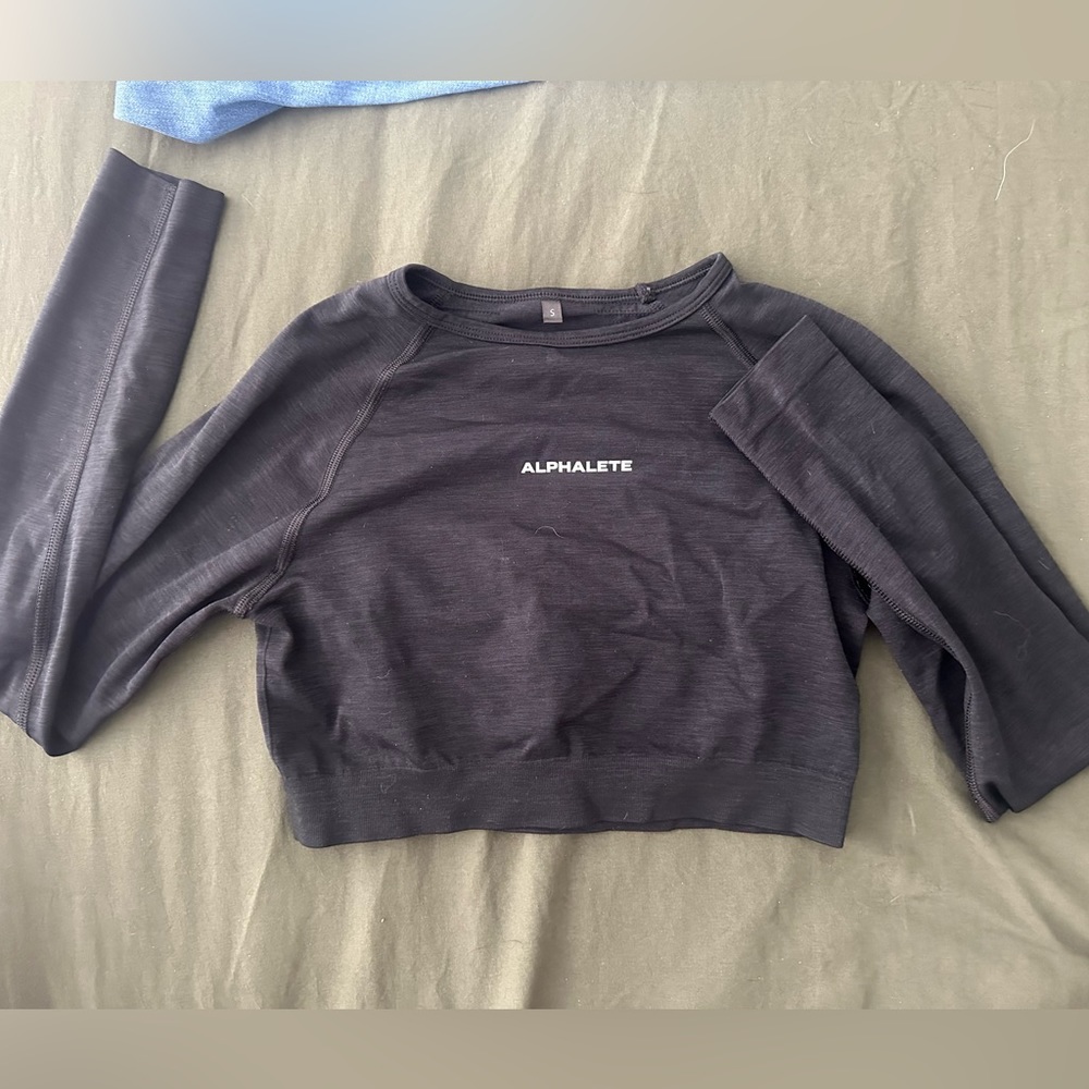 Alphalete amplify crop long sleeve